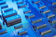 【狂飙2025】芯片行业的速度与激情，谁能跑赢这场竞赛？
