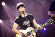 《我是歌手》第五季,音乐盛宴的背后-参赛歌手与精彩表演解析