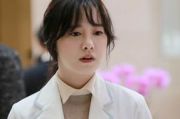 年轻女医生,职业发展新篇章-挑战与成就解析