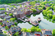 横店影视城今日天气：晴朗温暖，适宜拍摄