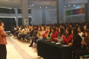 大背景影视墙山水壁画：传统与现代的视觉交响