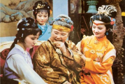 探究《红楼梦》中王熙凤未读书之谜：男子教养背后的深层含义