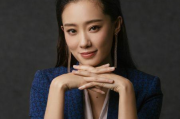 黄晓明张小斐官宣结婚，甜蜜爱情故事引人关注
