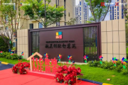 我的漂亮女房东：一段2025年的都市租客故事